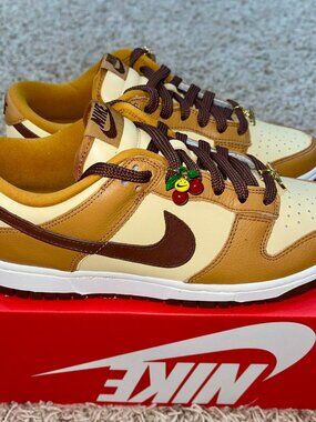 Nike Women’s Dunk Low SE Sneakers Shoes Brown HQ7487-700, Size 8 (New)